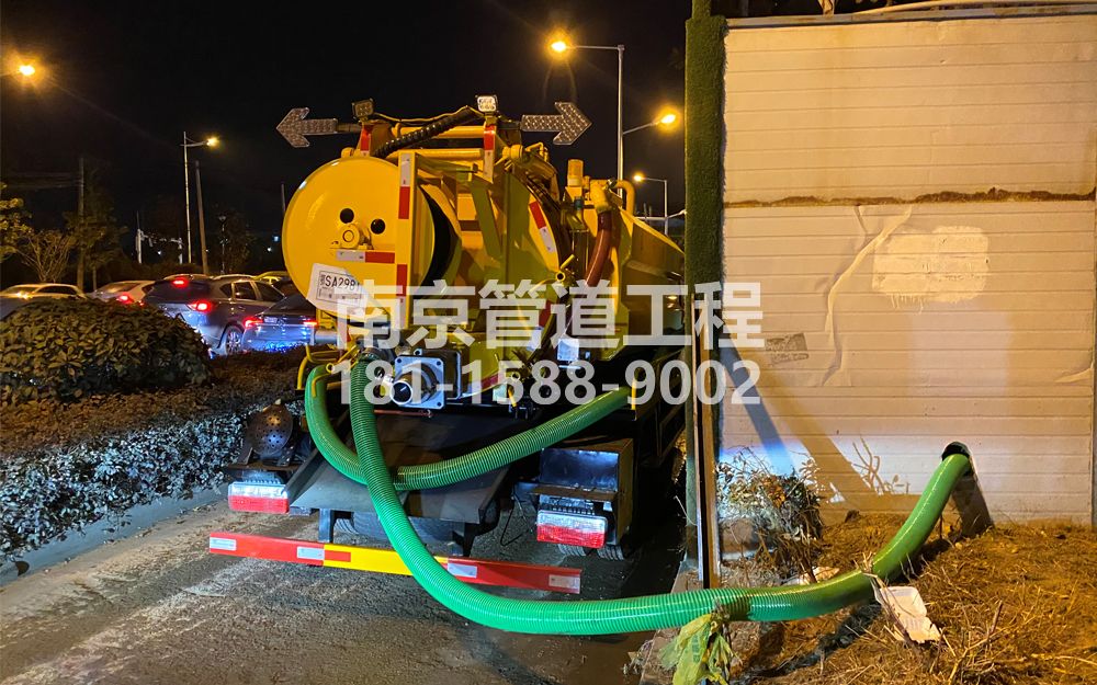 266白鹭临时工地抽粪