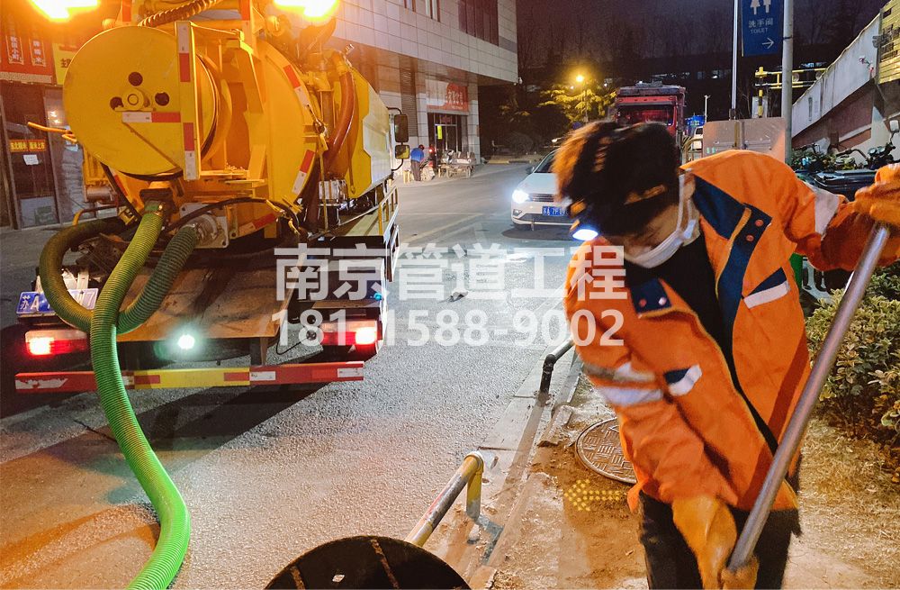 312白鹭夜间化粪池清理